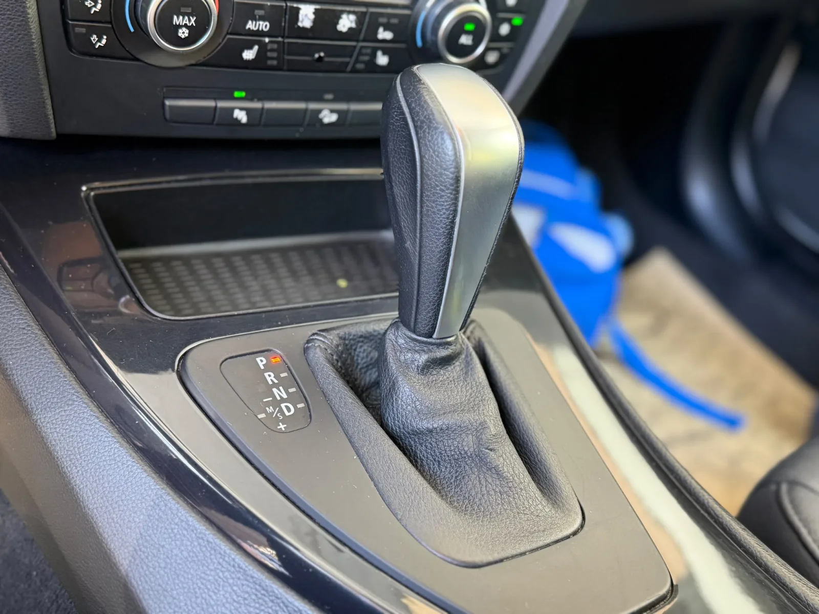 BMW 320d xDrive Comfort — fotoğraf 13